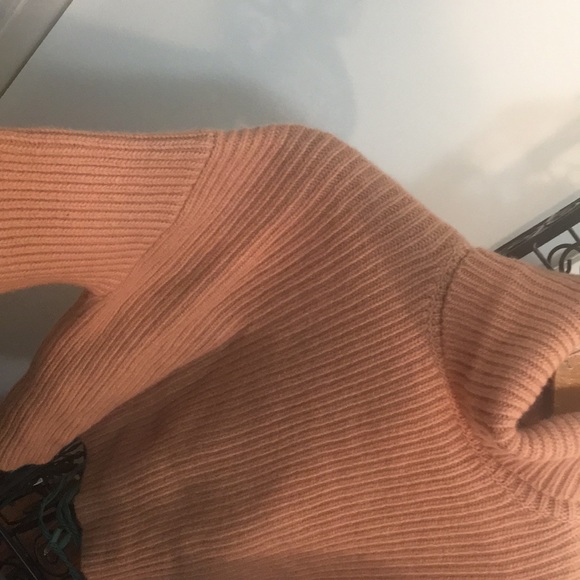 Lovely  warm fall/ winter cozy sweater. - Picture 3 of 4